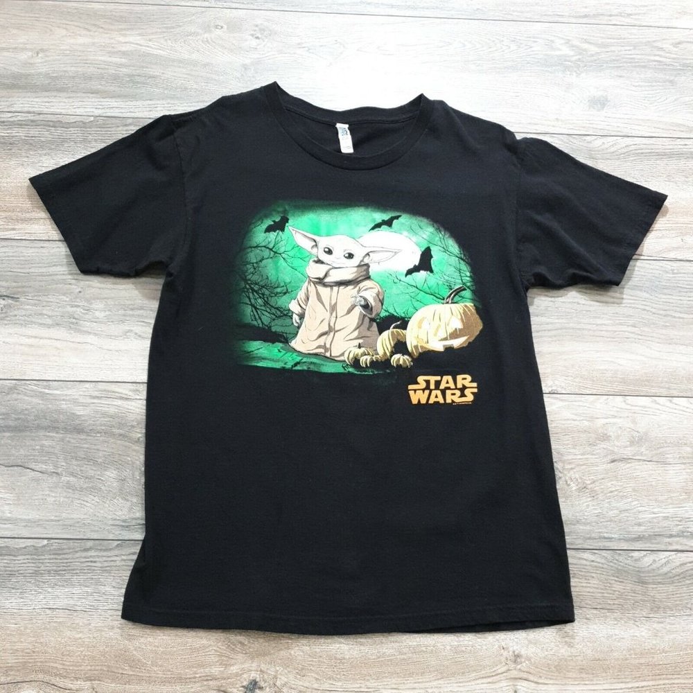 Tee Styled Mens Medium Short Sleeve Shirt Star Wars BabyYoda Grogu Halloween